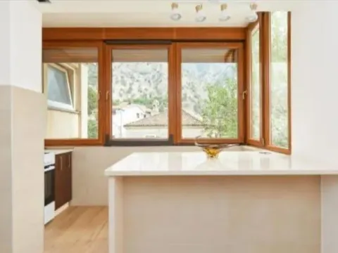 Prodaja, trosoban stan, 100m², Kotor, Crna Gora - image 2