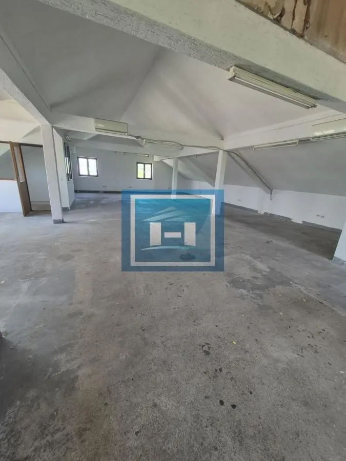 Rent, office space, 360m², Zmič, Paraćin