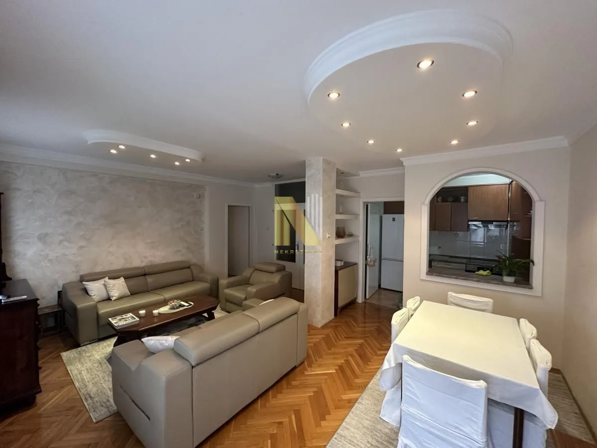 Prodaja, trosoban stan, 79m², Adamovićevo Naselje, Novi Sad Sve Podlokacije