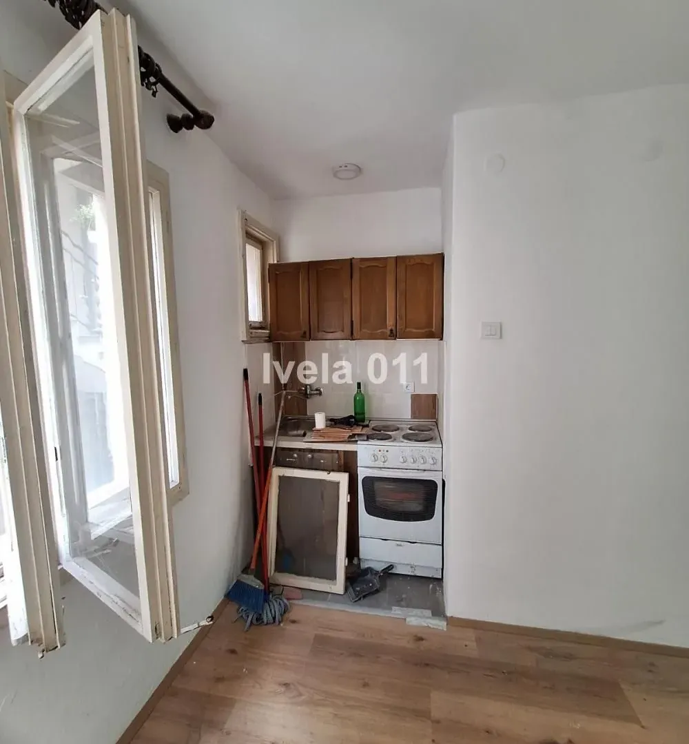 Prodaja, jednosoban stan, 38m², Kanarevo Brdo, Beograd