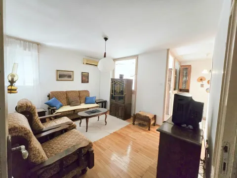 Prodaja, dvosoban stan, 60m², Blok 5, Podgorica - image 1