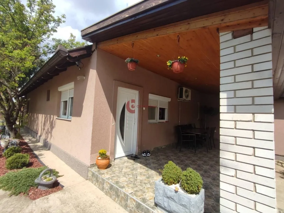 Prodaja, kuća, 313m², Peščara, Subotica
