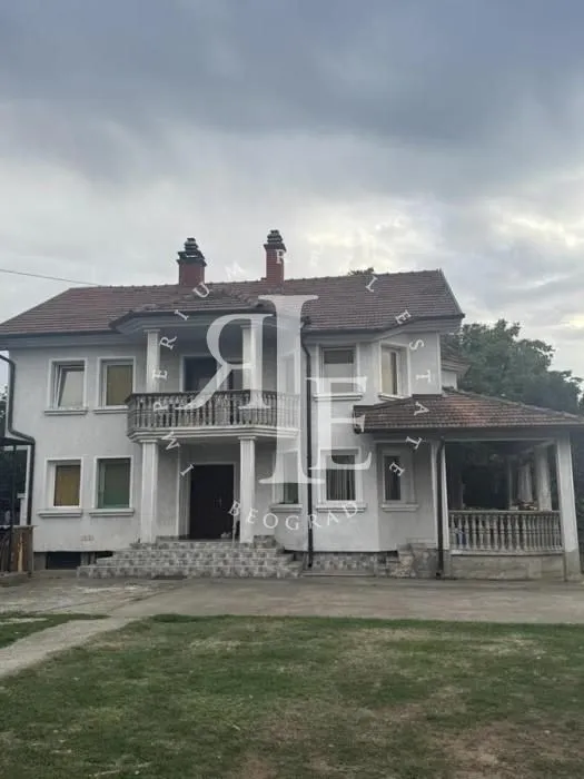 Izdavanje, kuća, 340m², Zemun Sve Podlokacije, Beograd