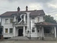 Izdavanje, kuća, 340m², Zemun Sve Podlokacije, Beograd - image 1