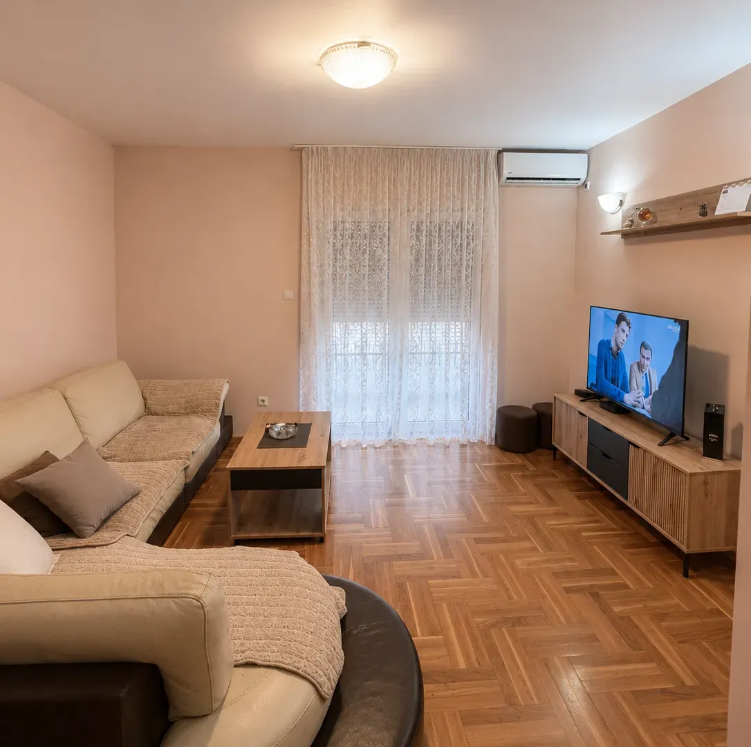Izdavanje, jednosoban stan, 68m², Zagorič, Podgorica