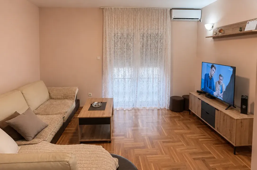 Izdavanje, jednosoban stan, 68m², Zagorič, Podgorica