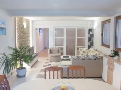 Izdavanje, dvosoban stan, 60m², Gomila, Herceg Novi - image 3