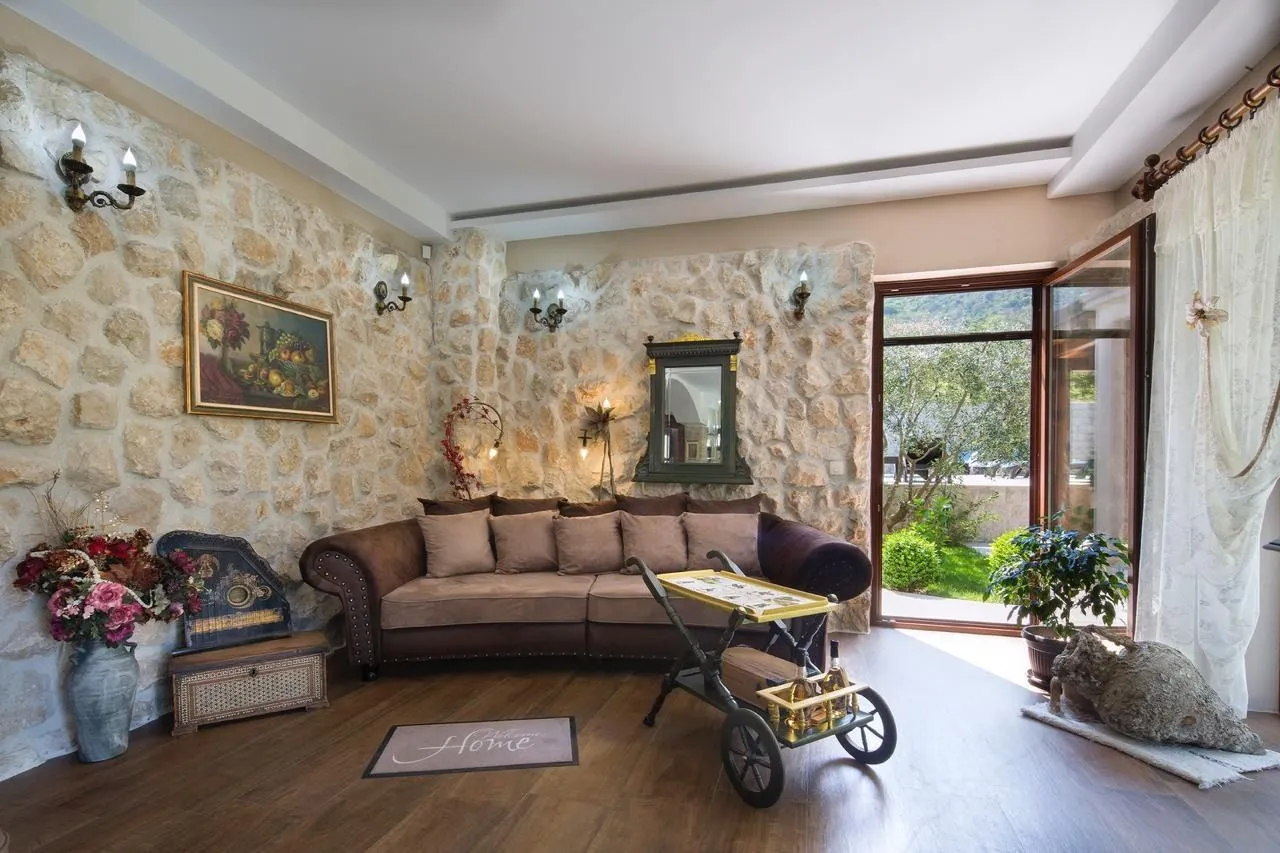 Sale, house, 690m², Prčanj, Kotor
