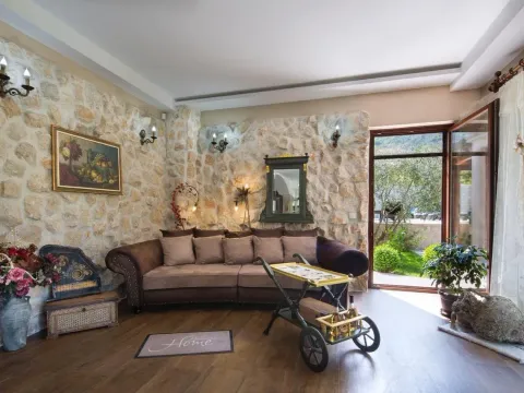 Prodaja, kuća, 690m², Prčanj, Kotor - image 14