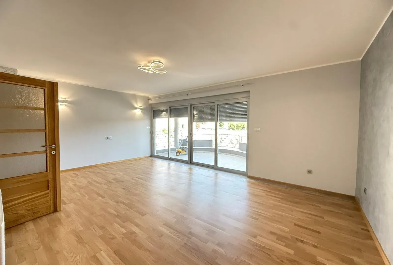 Rent, house, 320m², Podgorica, Crna Gora