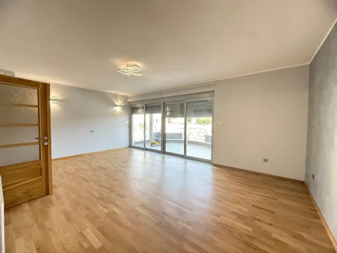 Izdavanje, kuća, 320m², Podgorica, Crna Gora - image 15