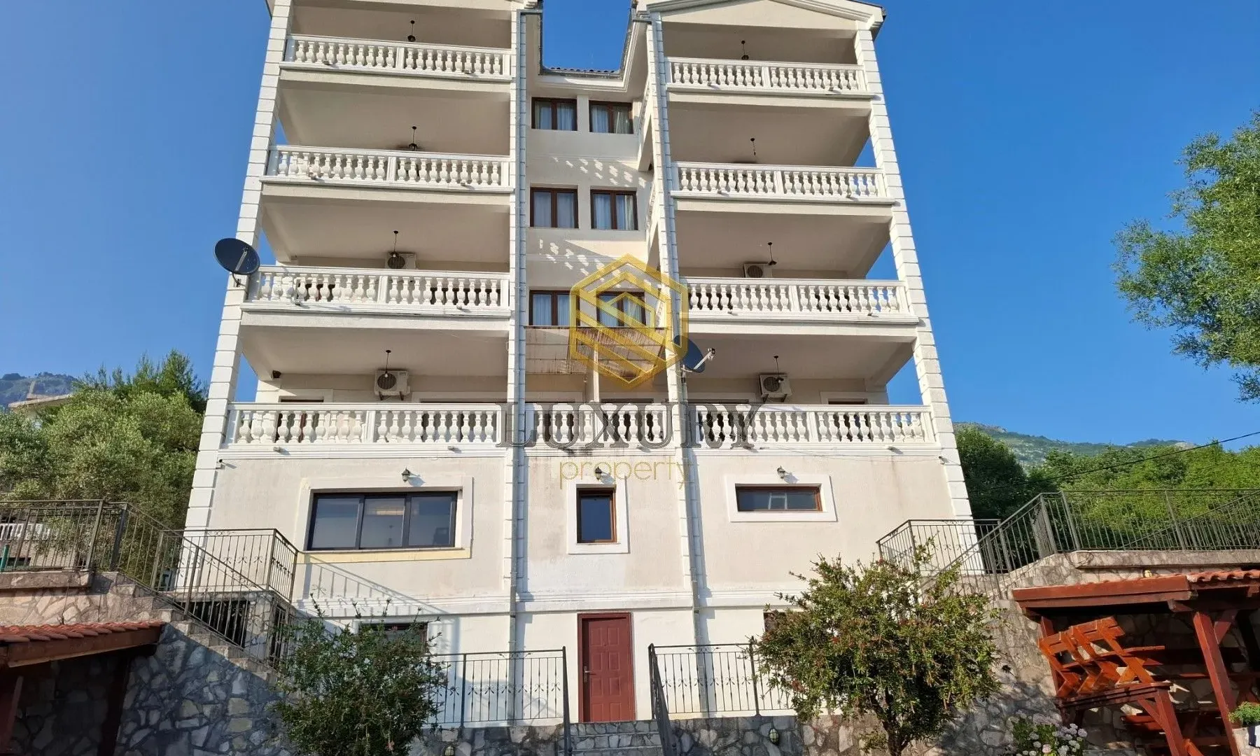 Prodaja, ugostiteljski objekat, 1050m², Markovići, Budva