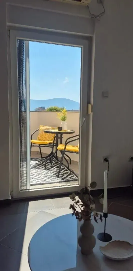 Rent, one bedroom apartment, 44m², Kalimanj, Tivat