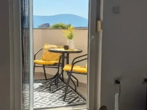 Izdavanje, jednosoban stan, 44m², Kalimanj, Tivat - image 3