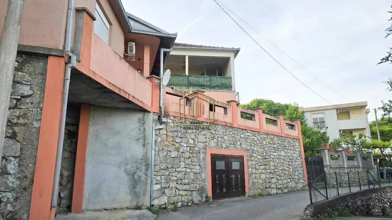 Sale, house, 240m², Momišići, Podgorica