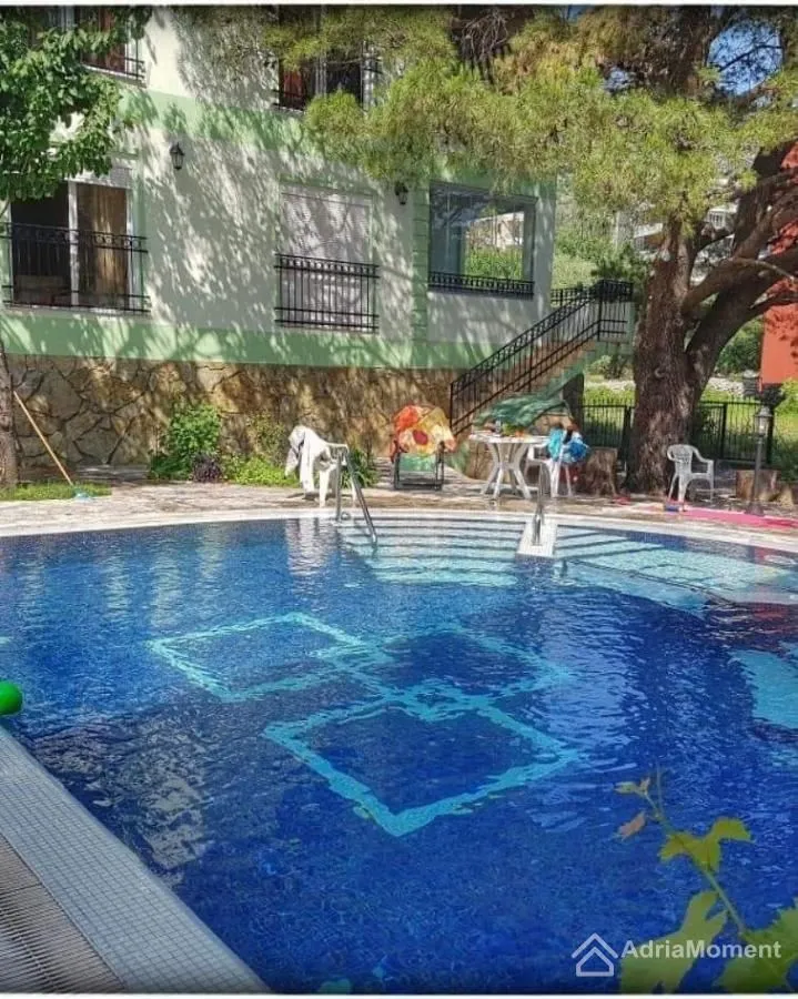 Prodaja, jednosoban stan, 65m², Podmaine, Budva