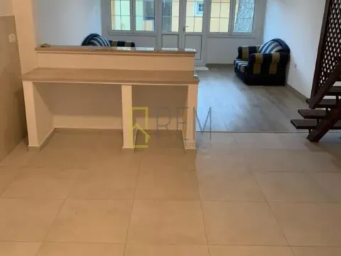 Prodaja, kuća, 100m², Stara Varoš, Podgorica - image 11