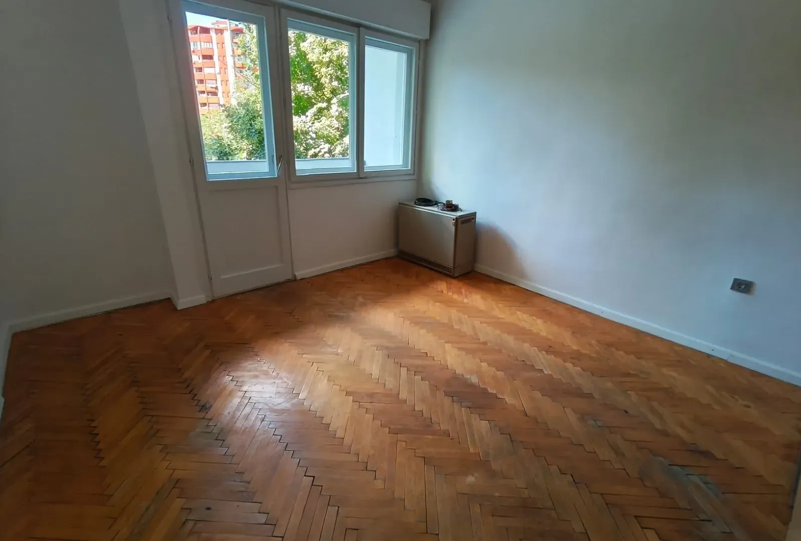 Izdavanje, trosoban stan, 95m², Gintaš, Podgorica
