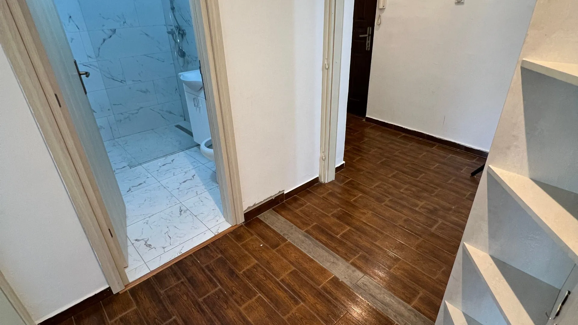 Izdavanje, dvosoban stan, 75m², Centar, Bar