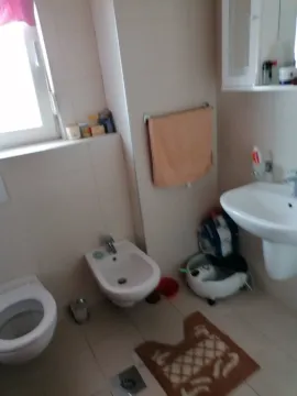 Svijetlo kupatilo sa bideom, wc šoljom i umivaonikom. - image 10