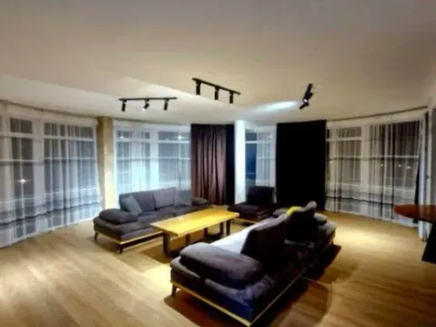 Izdavanje, trosoban stan, 135m², Tomba, Bar - image 10