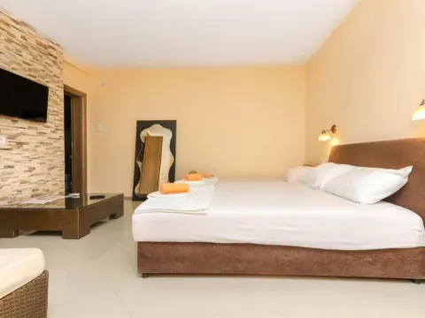 Sale, hospitality venue, 450m², Petrovac, Budva - image 2