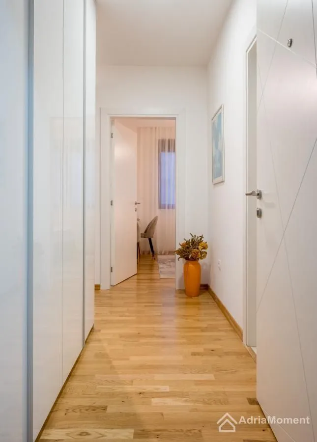 Sale, two bedroom apartment, 63m², Centar, Tivat