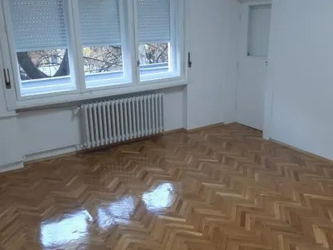 Izdavanje, trosoban stan, 105m², Centar, Novi Sad - image 7