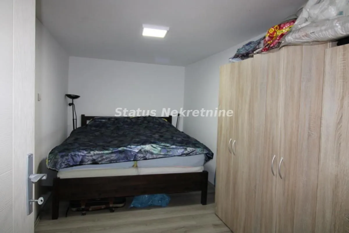 Prodaja, kuća, 429m², Vidovdansko naselje, Novi Sad Sve Podlokacije