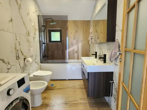 Rent, three bedroom apartment, 120m², Tivat, Crna Gora - image 8