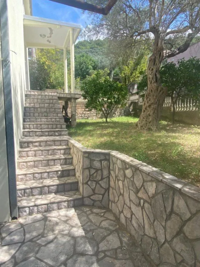 Sale, house, 300m², Marovići, Bar