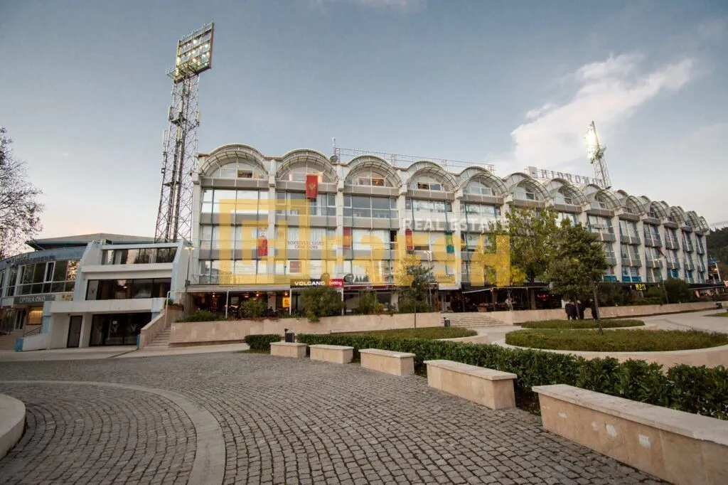 Izdavanje, poslovni prostor, 104m², Centar, Podgorica