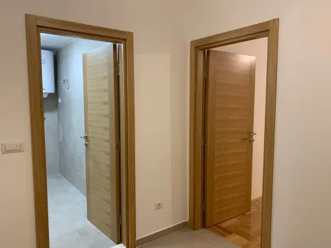 Izdavanje, jednosoban stan, 56m², Stari Aerodrom, Podgorica - image 4