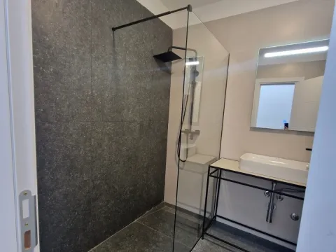 Izdavanje, dvosoban stan, 79m², Momišići, Podgorica - image 10