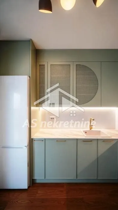 Izdavanje, trosoban stan, 100m², Vračar Sve Podlokacije, Beograd