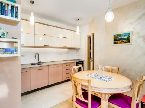 Prodaja, stan, 72m², City Kvart, Podgorica - image 2