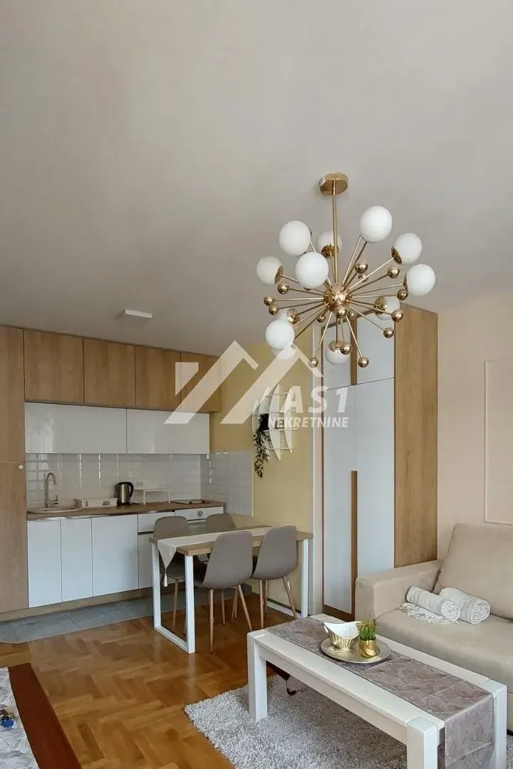Izdavanje, jednosoban stan, 37m², Bulevar Oslobodjenja, Novi Sad Sve Podlokacije