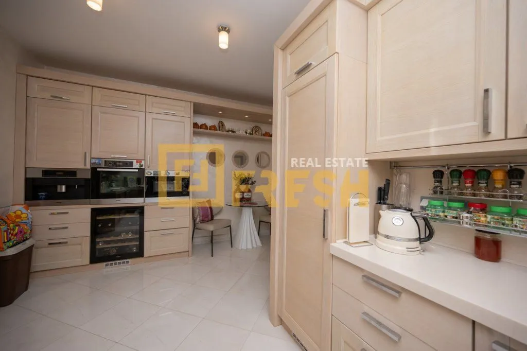Prodaja, kuća, 300m², Tivat, Crna Gora