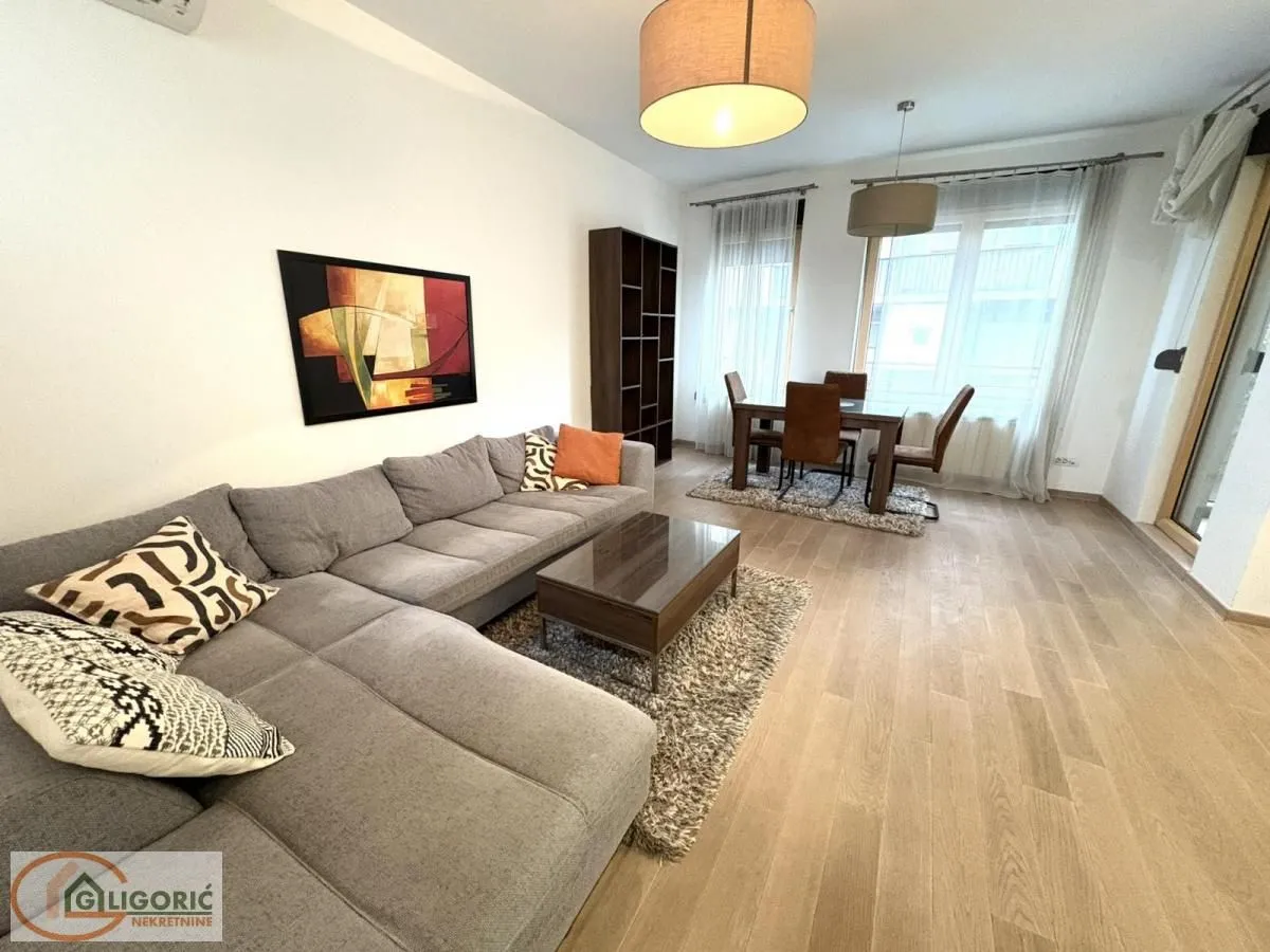 Izdavanje, trosoban stan, 70m², Kalenić Pijaca, Vračar Sve Podlokacije