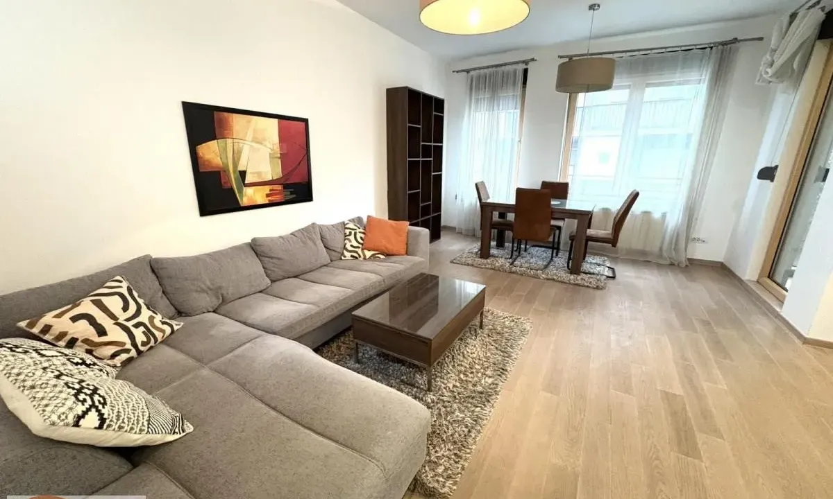 Izdavanje, trosoban stan, 70m², Kalenić Pijaca, Vračar Sve Podlokacije