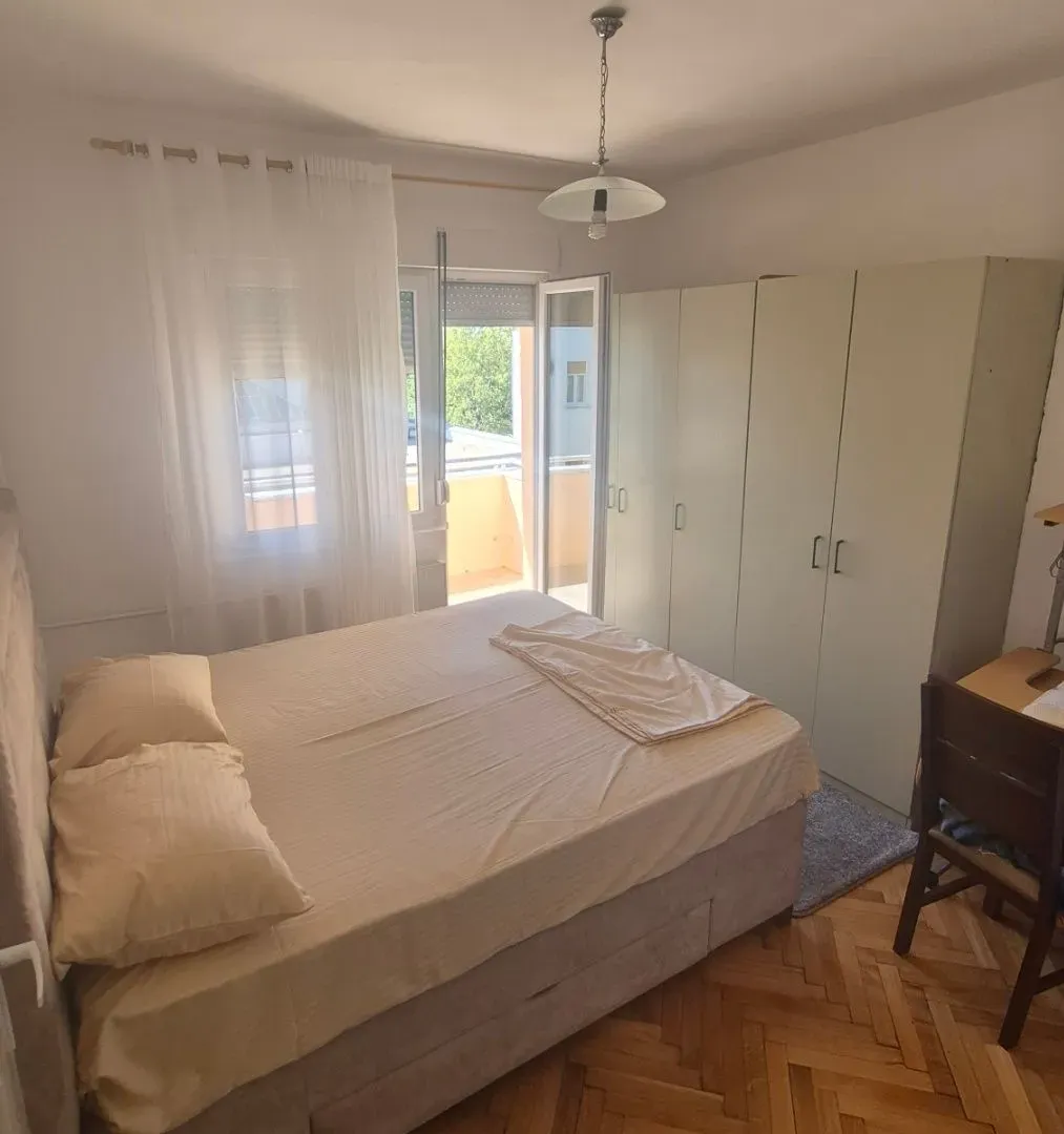 Izdavanje, dvosoban stan, 80m², Centar, Podgorica