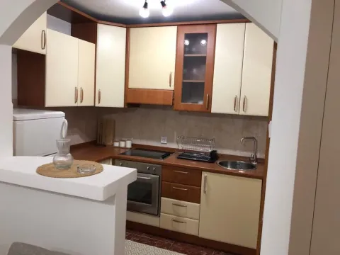 Rent, one bedroom apartment, 58m², Budva, Crna Gora - image 11