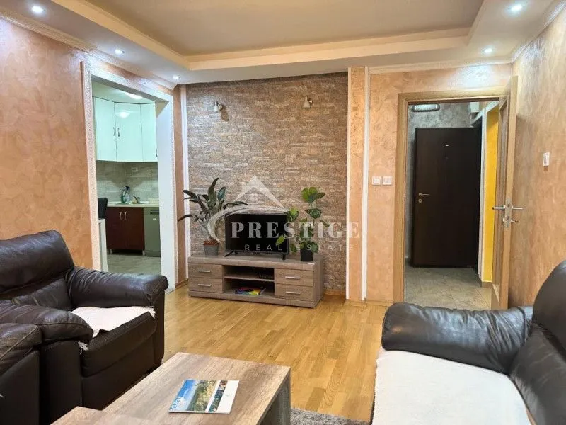 Izdavanje, dvosoban stan, 60m², Blok 5, Podgorica