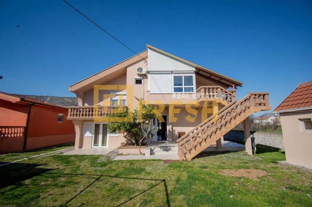 Prodaja, kuća, 350m², Tološi, Podgorica
