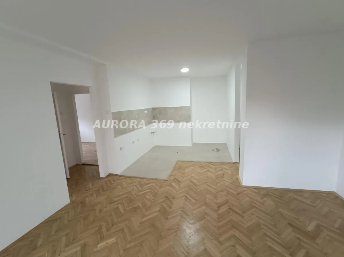Prodaja, trosoban stan, 64m², Bulevar Oslobodjenja, Novi Sad Sve Podlokacije