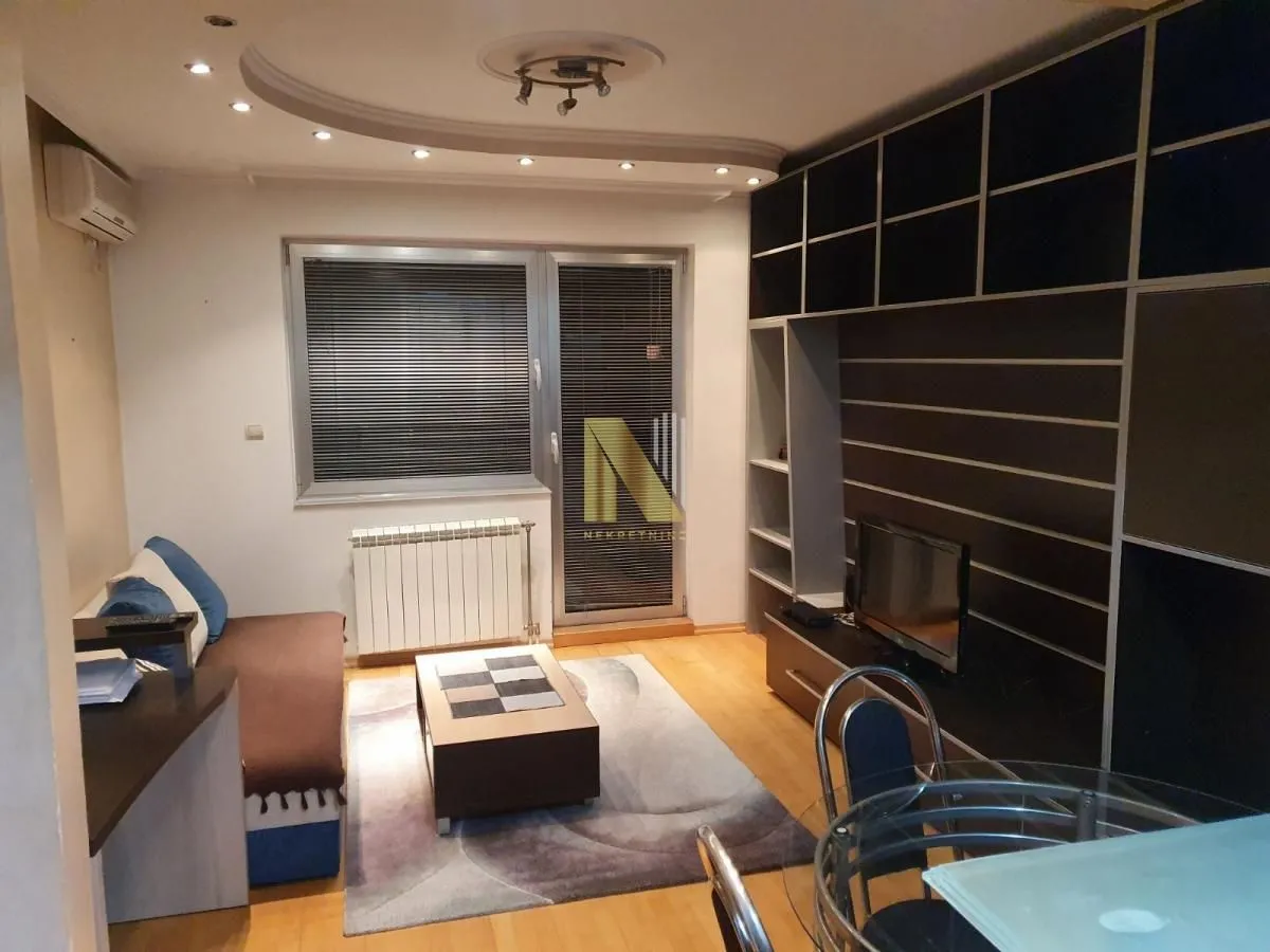 Izdavanje, dvosoban stan, 53m², Centar, Novi Sad