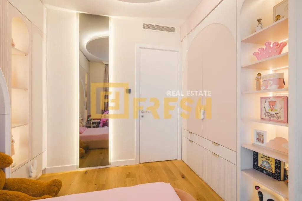 Prodaja, trosoban stan, 149m², Centar, Podgorica