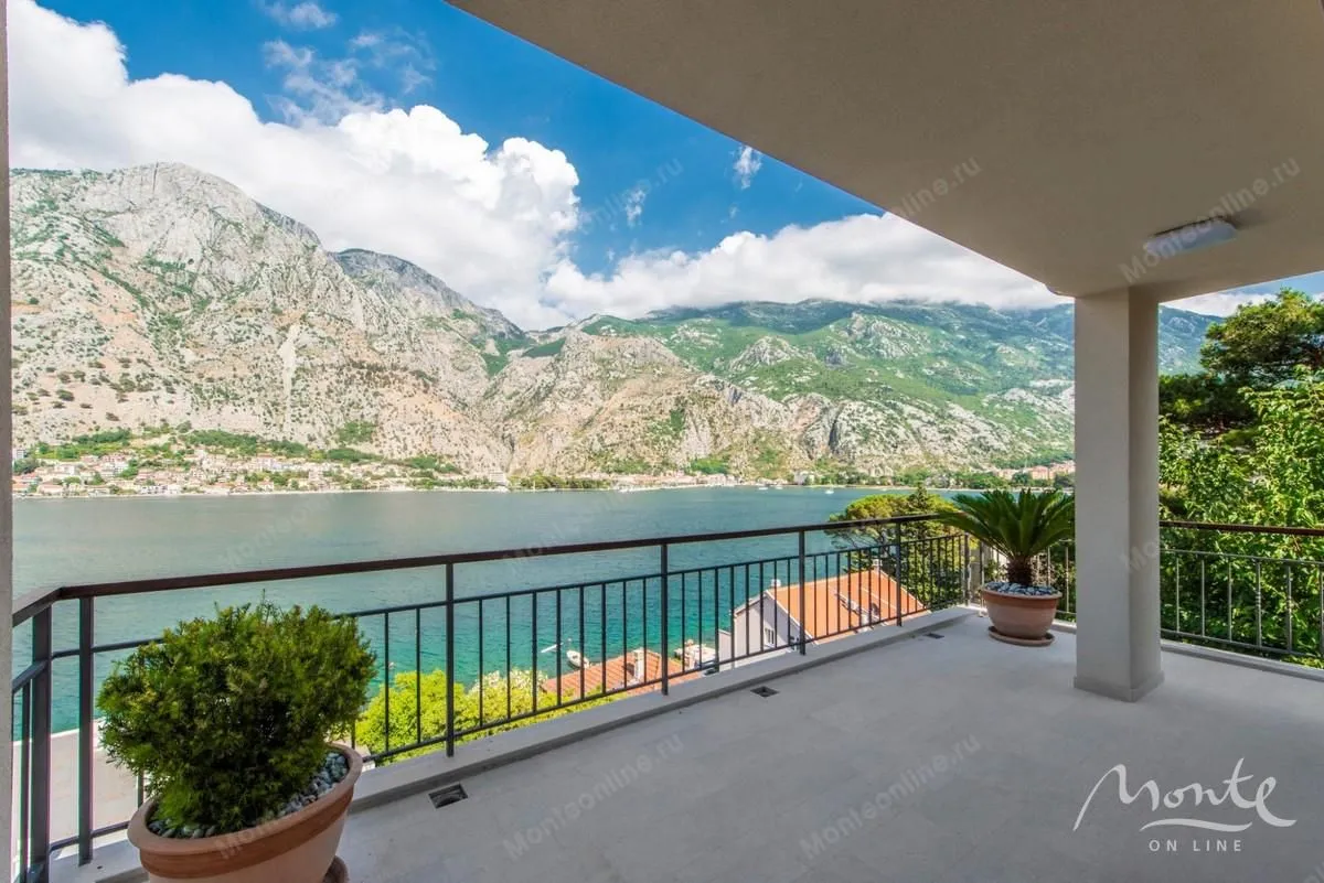 Sale, two bedroom apartment, 174m², Muo, Kotor