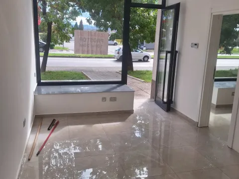 Izdavanje, poslovni prostor, 240m², Autobuska stanica, Podgorica
