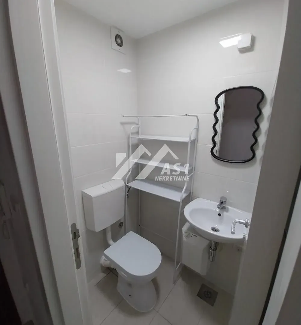 Izdavanje, četvorosoban stan, 70m², Podbara, Novi Sad Sve Podlokacije